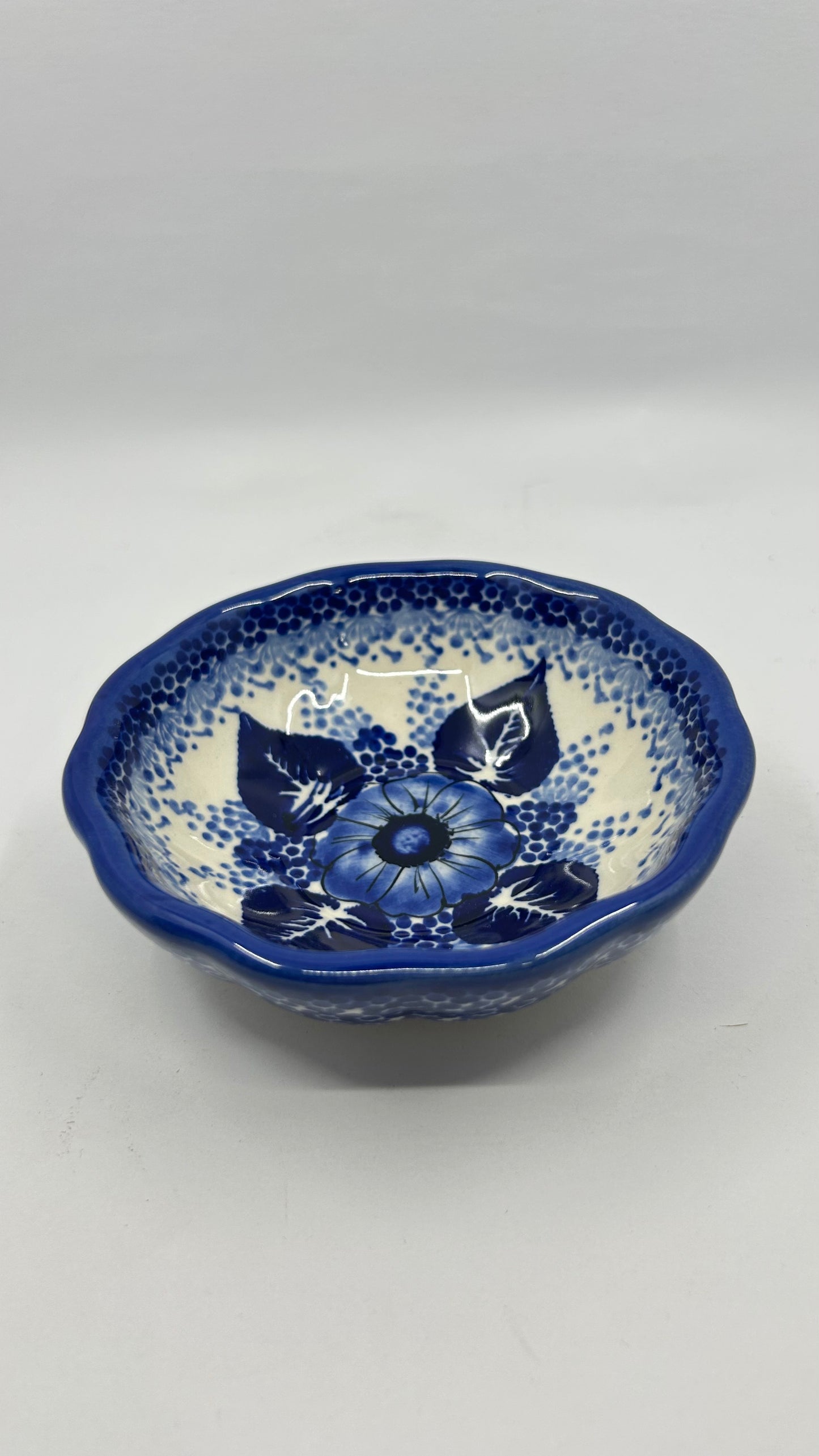 A268 Small Scalloped Dish - D108