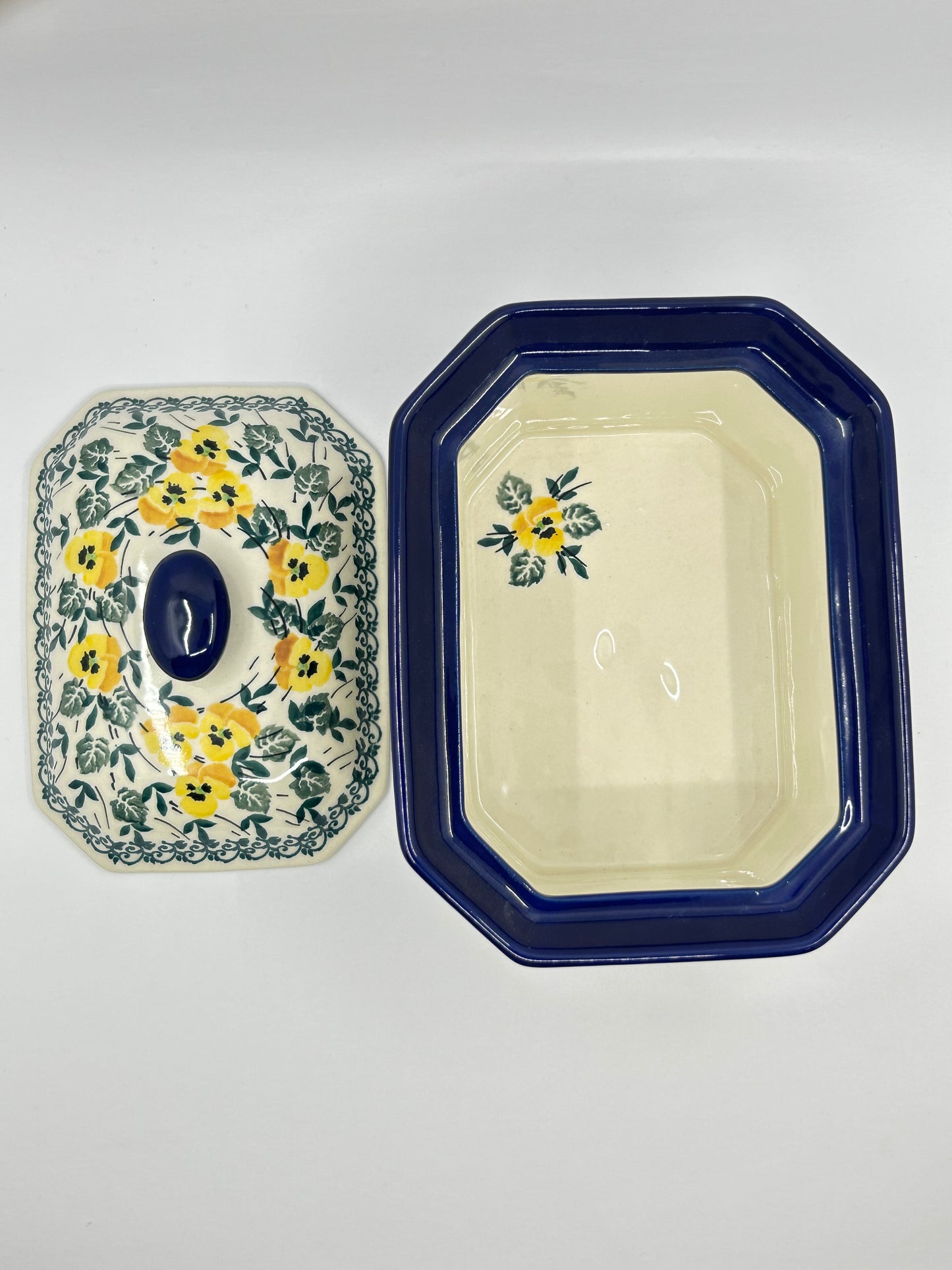 Covered Container ~ 4"H x 4"W x 6"L ~ 3299X ~ T4!