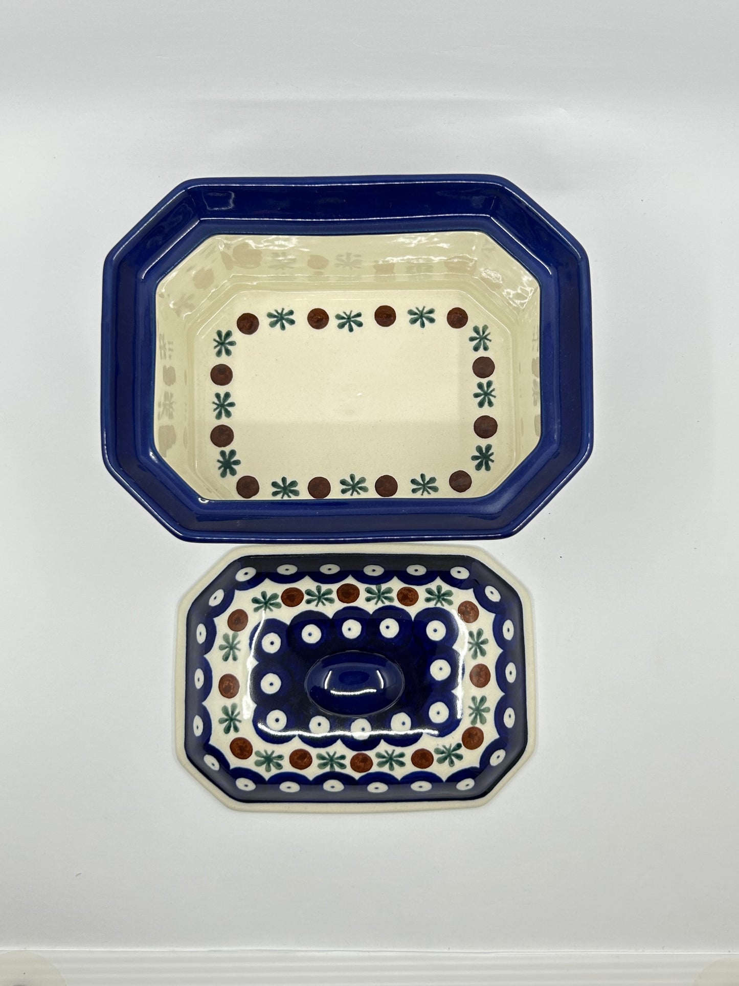 Covered Container ~ 4"H x 4"W x 6"L ~ 0070X ~ T3!