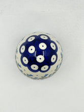 Load image into Gallery viewer, Kalich Stoneware Egg - Blue Dot with Tulips - Unikat