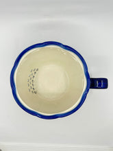 Load image into Gallery viewer, Fruit Bowl with Handle - D62