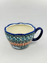 Load image into Gallery viewer, Fruit Bowl with Handle - D62