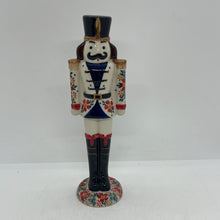 Load image into Gallery viewer, NUTCRACKER Figurine - D52