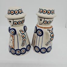 Load image into Gallery viewer, Salt &amp; Pepper Man &amp; Woman Set - 054A