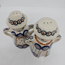 Load image into Gallery viewer, Salt &amp; Pepper Man &amp; Woman Set - 054A