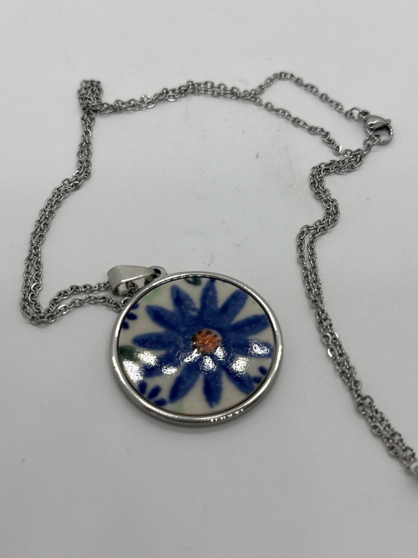 Sylvia Round Necklace with Chain - Blue Flower
