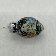 Load image into Gallery viewer, A314 Pinecone Ornament - D60