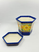 Load image into Gallery viewer, Kalich Medium Flower Pot - A816