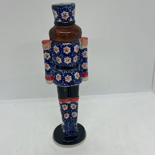 Load image into Gallery viewer, NUTCRACKER Figurine - D1