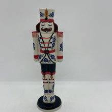 Load image into Gallery viewer, NUTCRACKER Figurine - D16