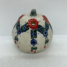 Load image into Gallery viewer, A445 Small Pumpkins - D10