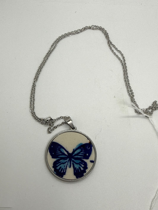 Sylvia Round Necklace with Chain - Butterfly