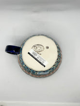 Load image into Gallery viewer, Fruit Bowl with Handle - D62