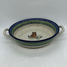 Load image into Gallery viewer, Baker ~ Round w/ Handles ~ 8 inch ~ 2743X ~ T4!