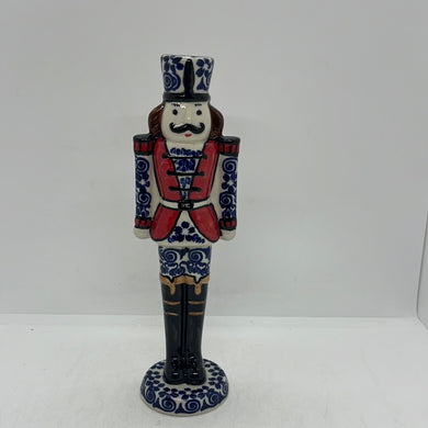 NUTCRACKER Figurine - D25