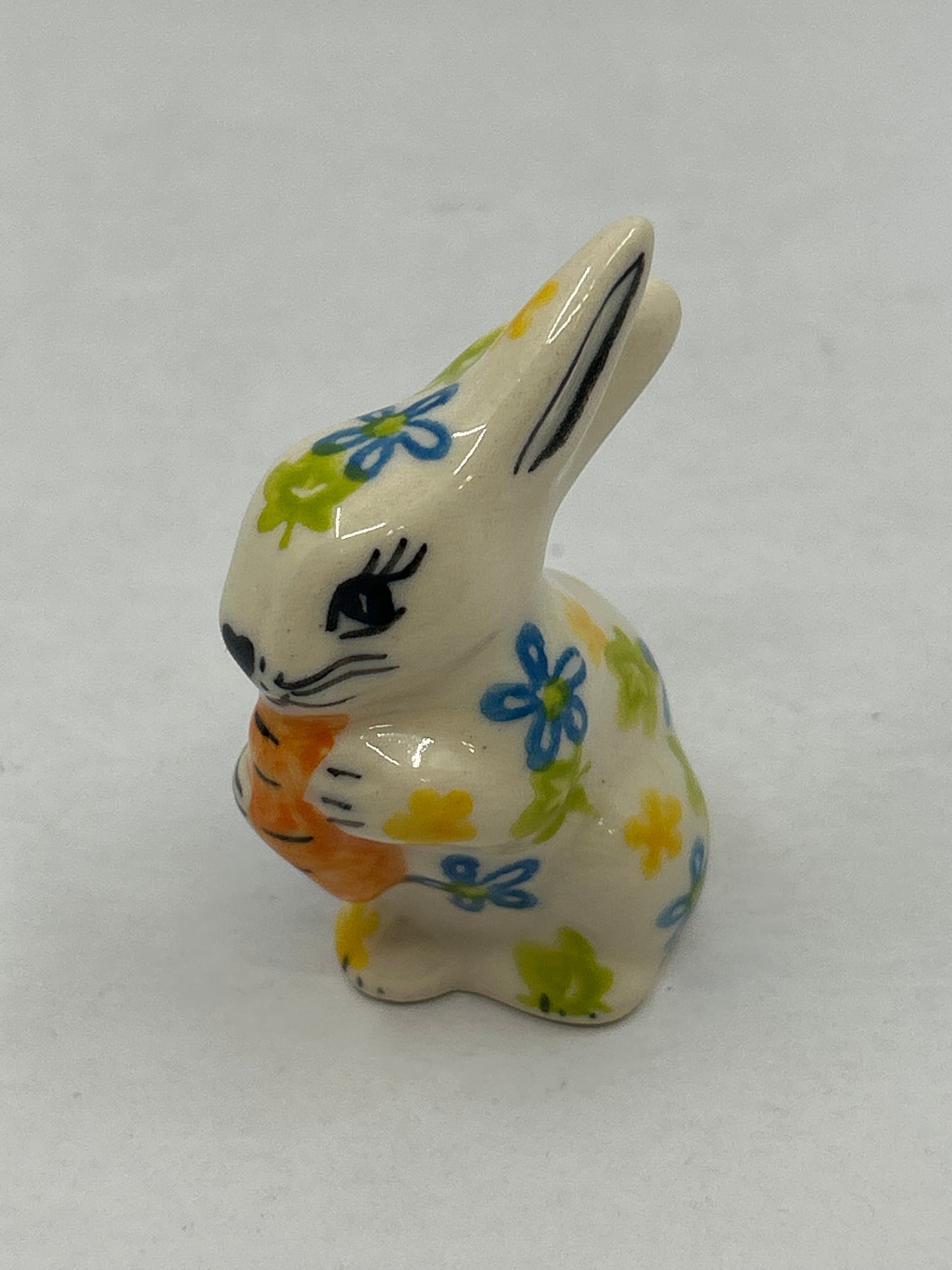 Mini Bunny with Carrot - Retro Blue Daisy - A1