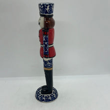 Load image into Gallery viewer, NUTCRACKER Figurine - D25