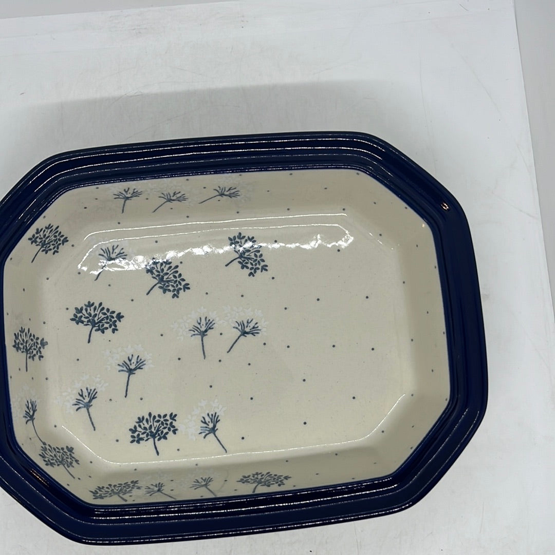 Baker ~ Covered Casserole ~ 8"W x 10.25"L ~ 2812X ~ T3!