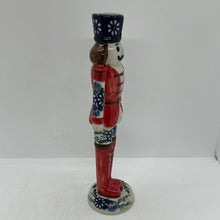 Load image into Gallery viewer, NUTCRACKER Figurine - D7