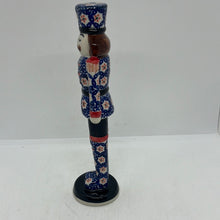 Load image into Gallery viewer, NUTCRACKER Figurine - D1