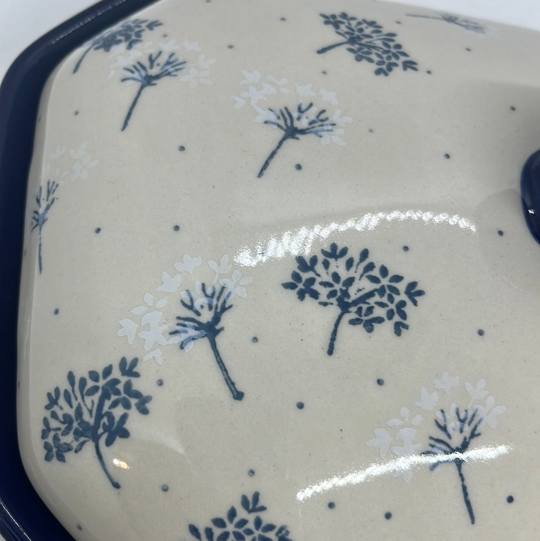 Baker ~ Covered Casserole ~ 8"W x 10.25"L ~ 2812X ~ T3!