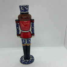 Load image into Gallery viewer, NUTCRACKER Figurine - D25