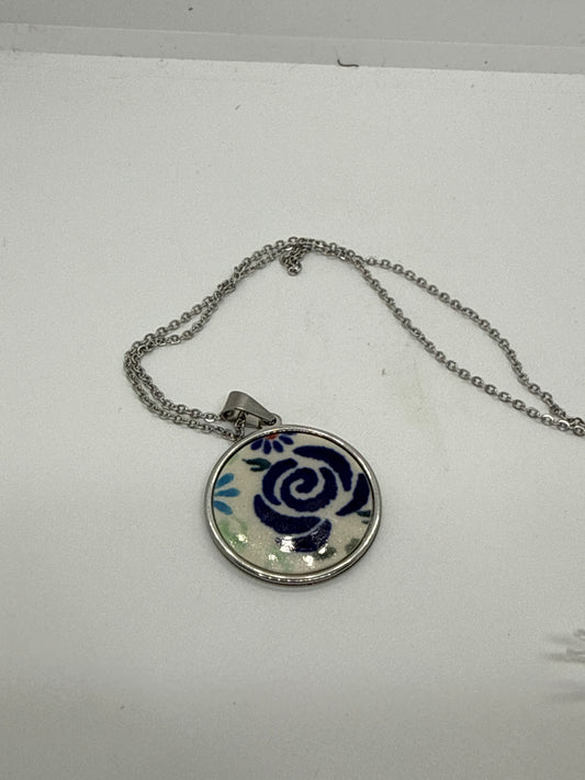 Sylvia Round Necklace with Chain - Blue Rose