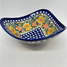 Load image into Gallery viewer, 3 Point Star Bowl - A422