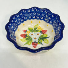 Load image into Gallery viewer, Fluted Bowl - U1085