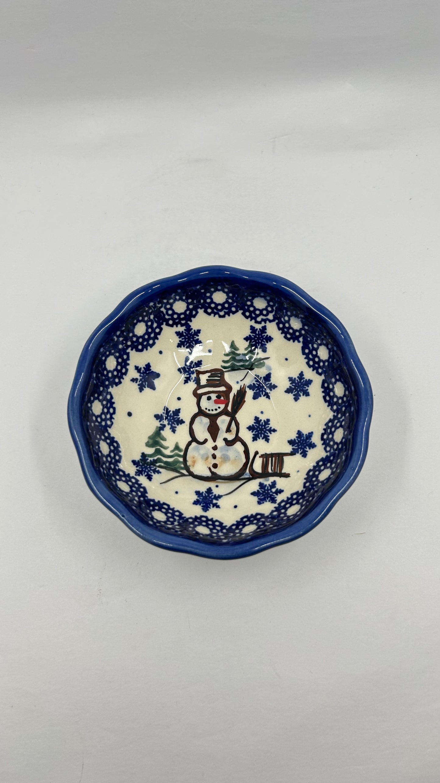 A268 Small Scalloped Dish - D33