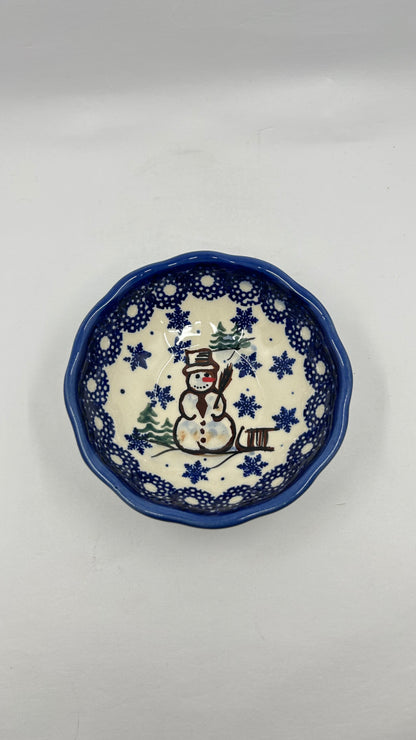 A268 Small Scalloped Dish - D33