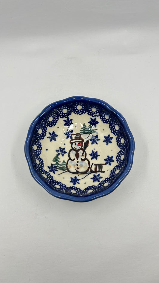 A268 Small Scalloped Dish - D33