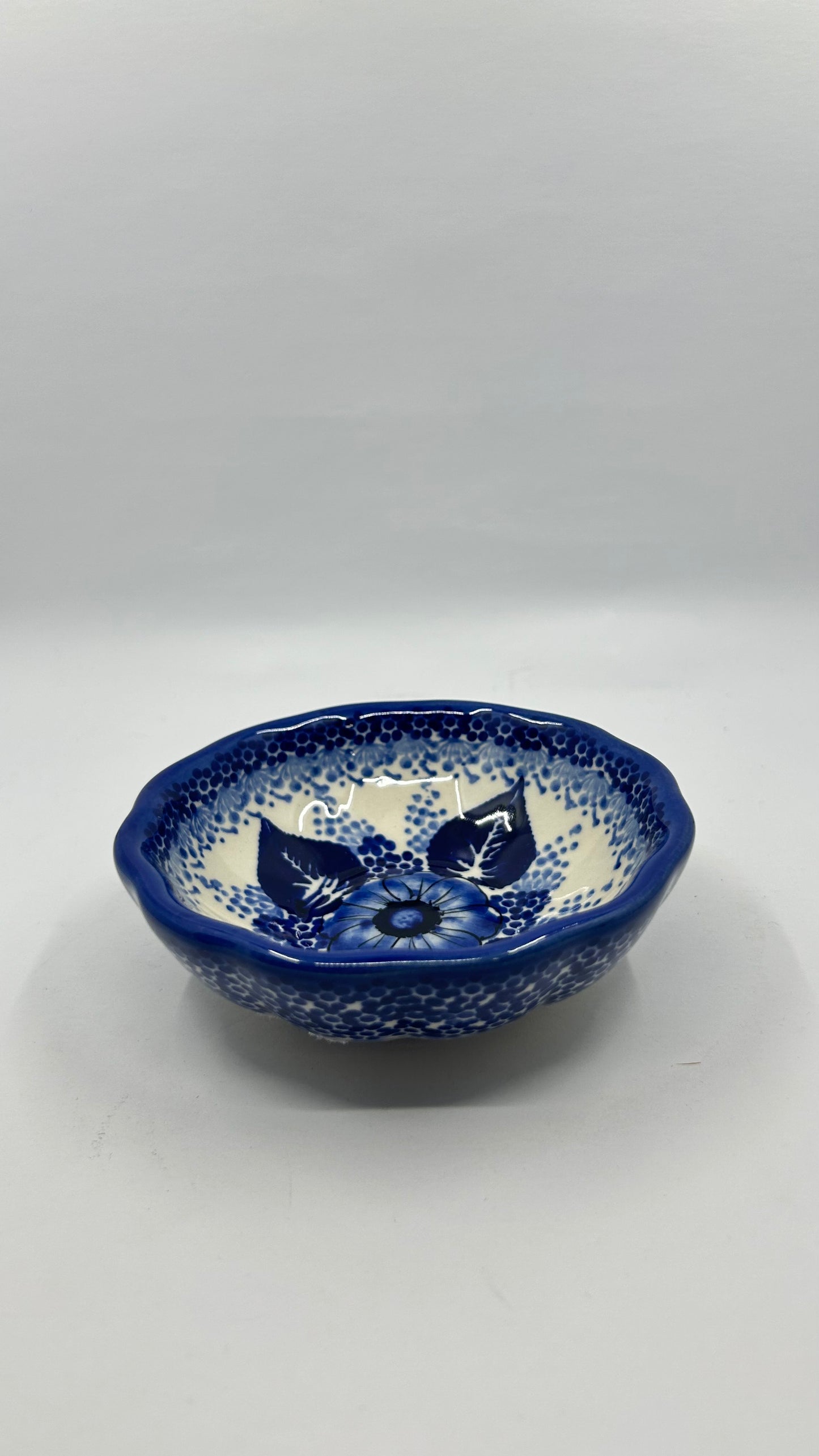 A268 Small Scalloped Dish - D108