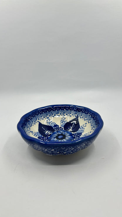 A268 Small Scalloped Dish - D108