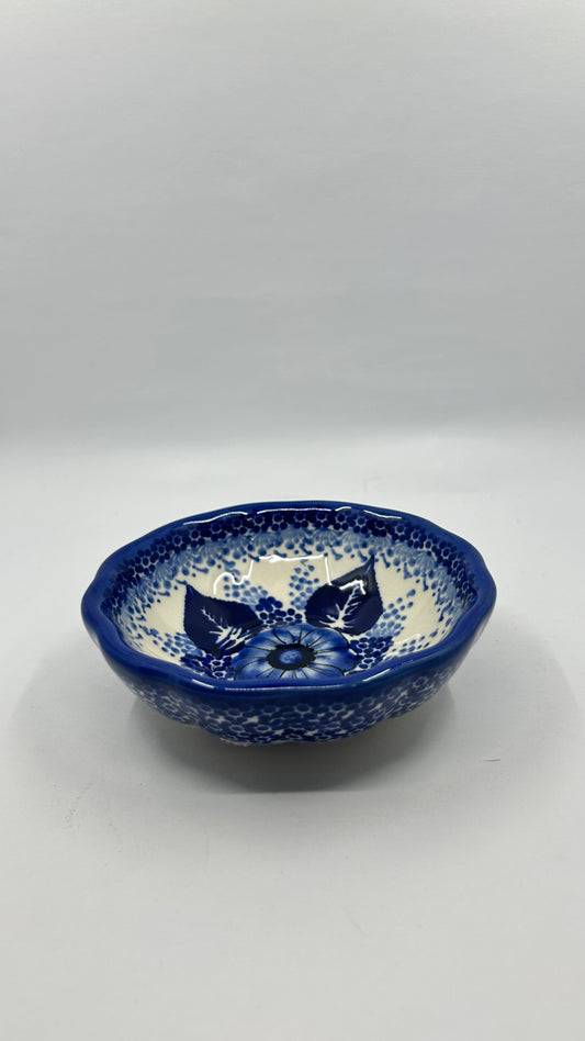 A268 Small Scalloped Dish - D108