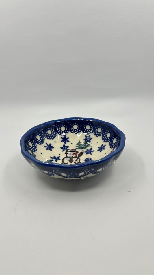 A268 Small Scalloped Dish - D33