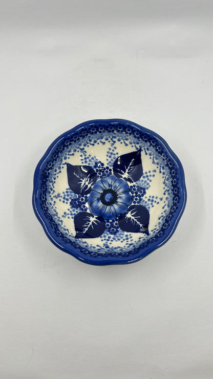 A268 Small Scalloped Dish - D108