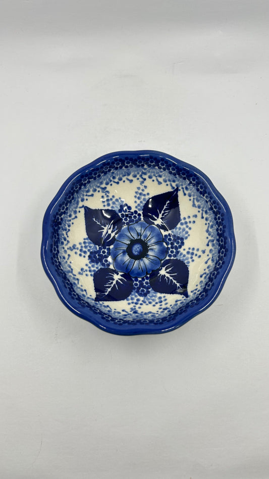 A268 Small Scalloped Dish - D108