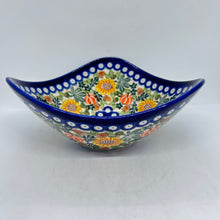 Load image into Gallery viewer, 3 Point Star Bowl - A422