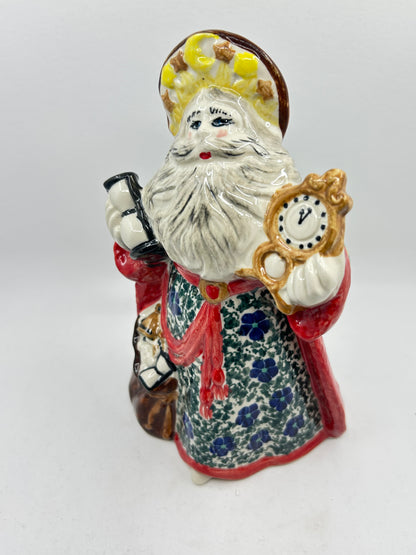Figurine with clock