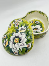 Load image into Gallery viewer, Heart Shaped Container ~ 4.5&quot; ~ L894