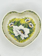 Load image into Gallery viewer, Heart Shaped Container ~ 4.5&quot; ~ L894