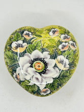Load image into Gallery viewer, Heart Shaped Container ~ 4.5&quot; ~ L894