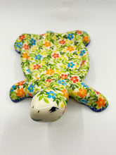 Load image into Gallery viewer, Turtle Base  - Colorful Daisy - U