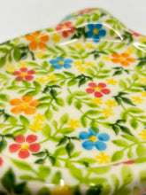 Load image into Gallery viewer, Turtle Base  - Colorful Daisy - U