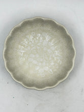 Load image into Gallery viewer, Scalloped Dish - SB02