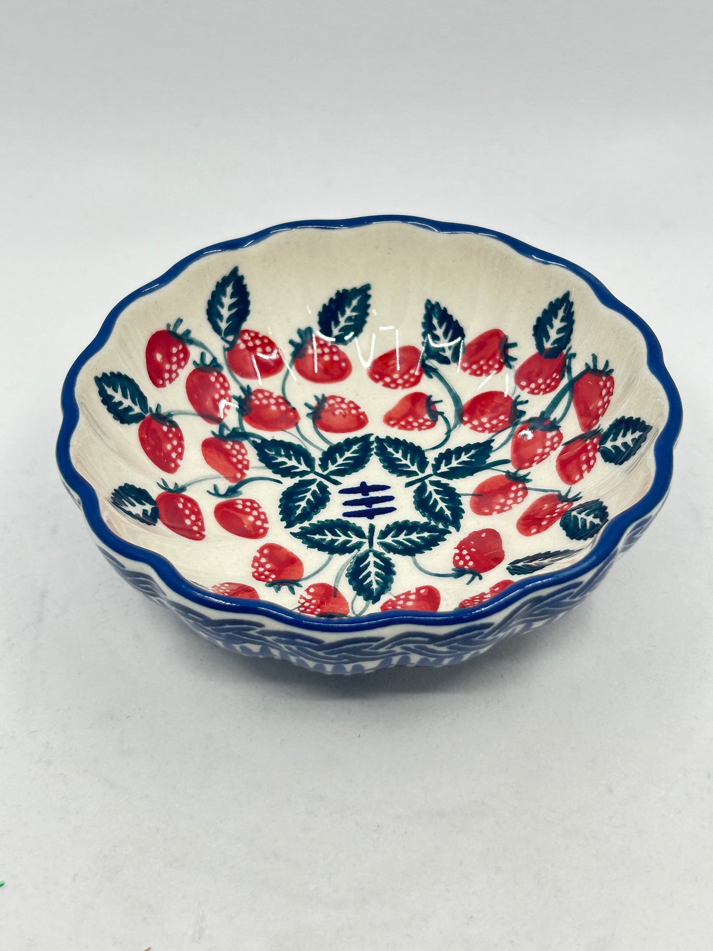Scalloped Dish - AS70