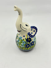 Load image into Gallery viewer, Elephant Ring Holder - Blue Iris
