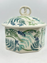 Load image into Gallery viewer, Pretzel Box - GZ39