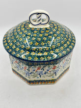Load image into Gallery viewer, Second Quality Pretzel Box - JZ32